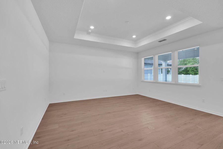 Spacious, unfurnished interior of a new home in Double Branch, Middleburg (Image 21).