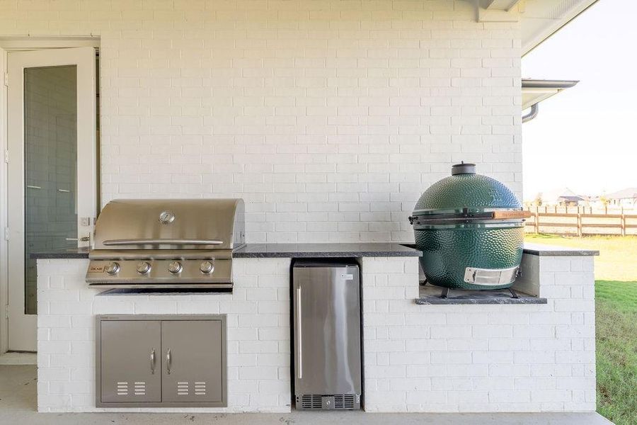 View of patio / terrace with area for grilling