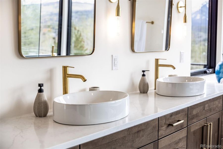 Furnished interior view inside a new home in , Silverthorne (Image 35).