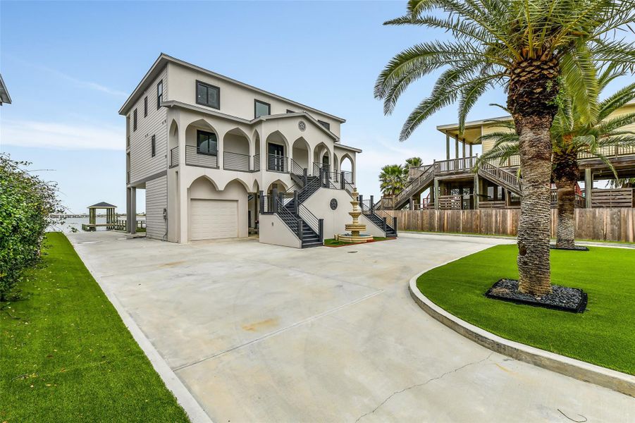 Standing here, the water surrounds you in every direction. It’s peaceful, grounding, and endlessly inspiring.