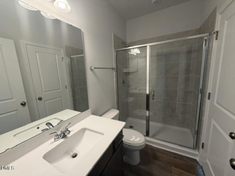 guest bath (Medium)