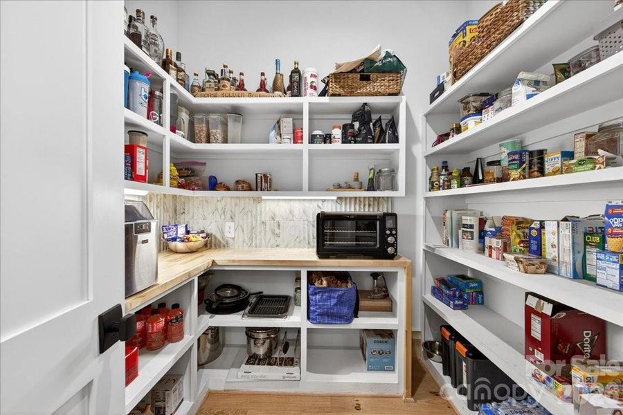 Walk-in Pantry Walk-in Pantry