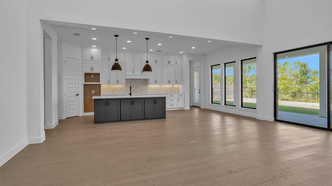 Spacious, unfurnished interior of a new home in Fulshear Lakes 80', Fulshear (Image 8).