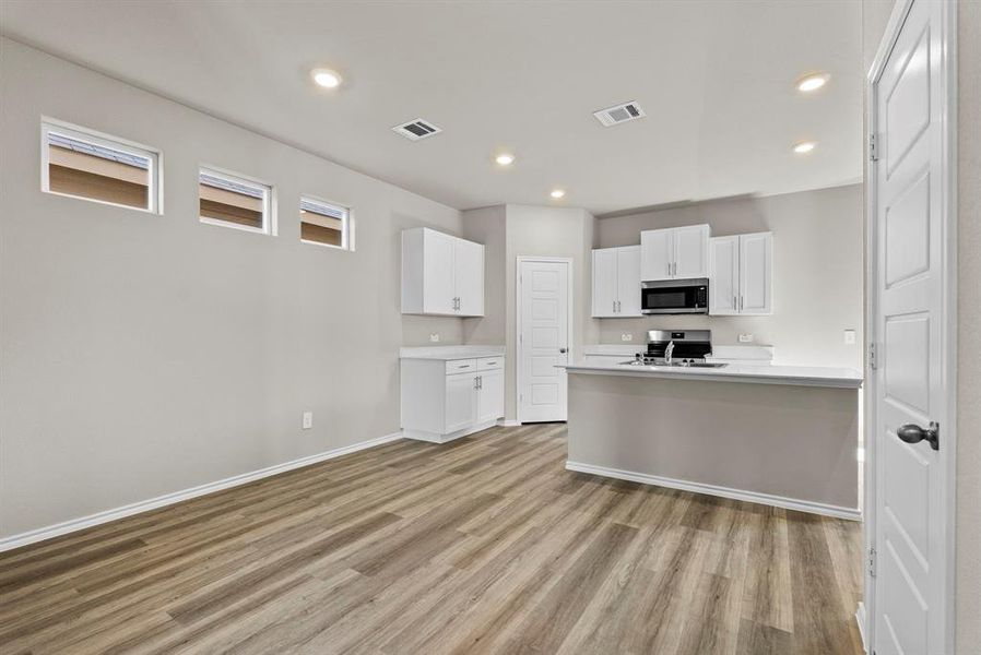 Spacious, unfurnished interior of a new home in Orchard Village, Fort Worth (Image 21).