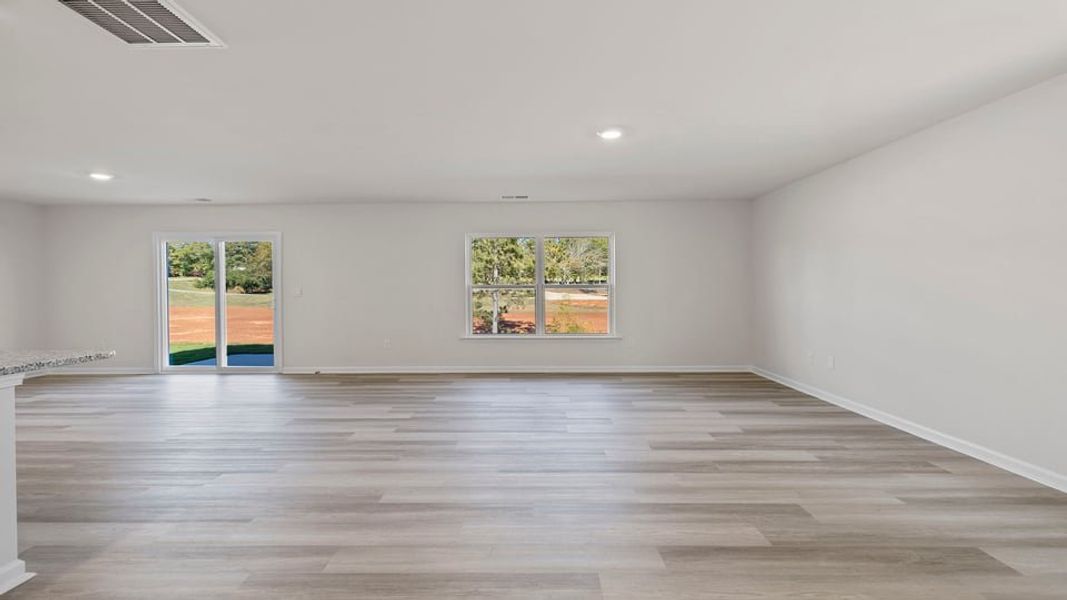 Spacious, unfurnished interior of a new home in Seneca Falls, Seneca (Image 12).