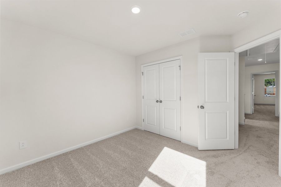 Spacious, unfurnished interior of a new home in Tucker Ridge, Pendleton (Image 21).