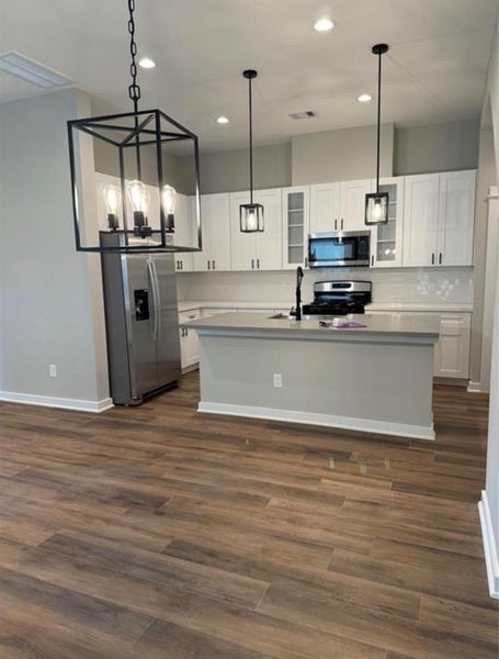 Spacious, unfurnished interior of a new home in 420 Benbrook, Houston (Image 17). Spacious, unfurnished interior of a new home in 420 Benbrook, Houston (Image 17).