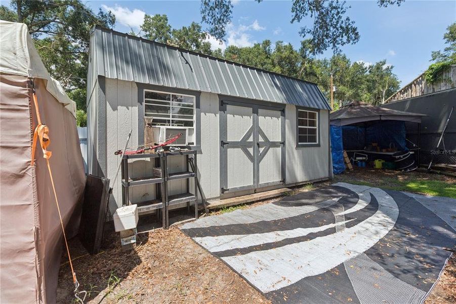 Exterior details and patio area of a home in , Spring Hill (Image 30).