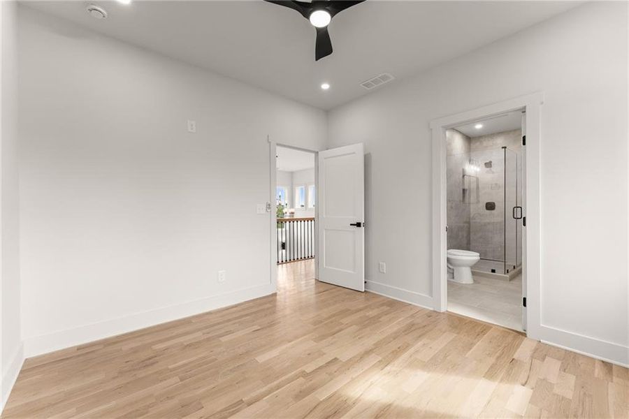 Spacious, unfurnished interior of a new home in , Clermont (Image 40).