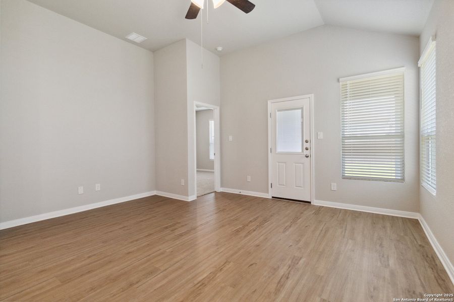 Spacious, unfurnished interior of a new home in , San Antonio (Image 17).