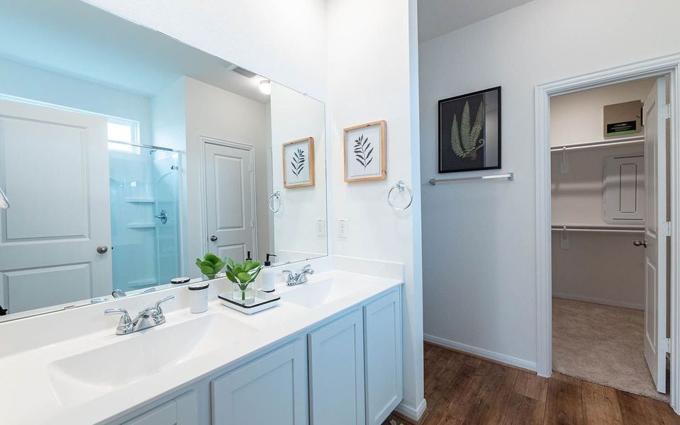 Furnished interior view inside a new home in Lago Mar, Texas City (Image 11).