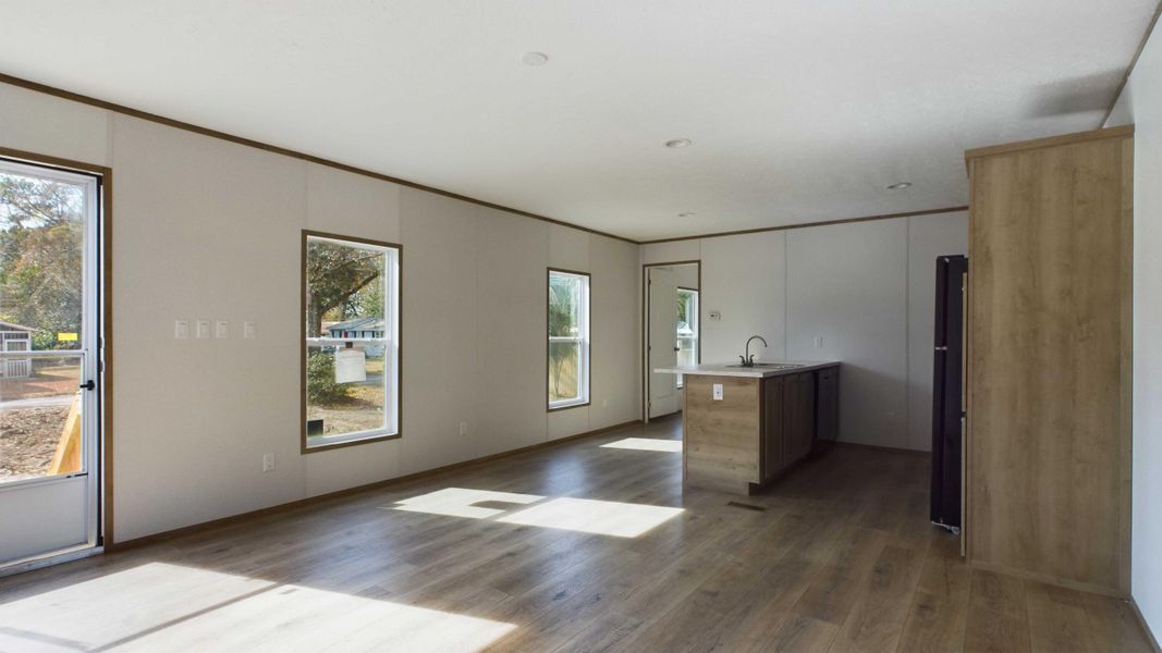 Spacious, unfurnished interior of a new home in , Bonneau (Image 7).