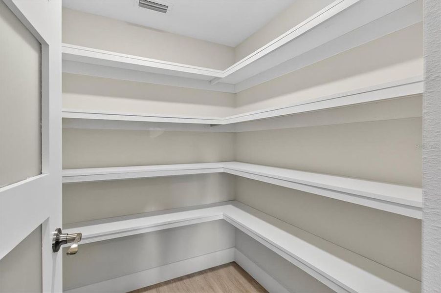 Spacious, unfurnished interior of a new home in , Tarpon Springs (Image 56).