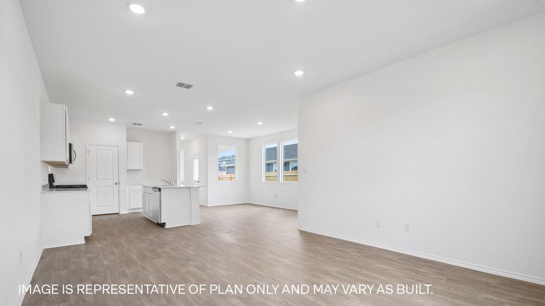 Spacious, unfurnished interior of a new home in Valverde, Bastrop (Image 12).