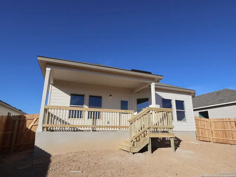 Exterior details and patio area of a home in Hunters Ranch, San Antonio (Image 4).