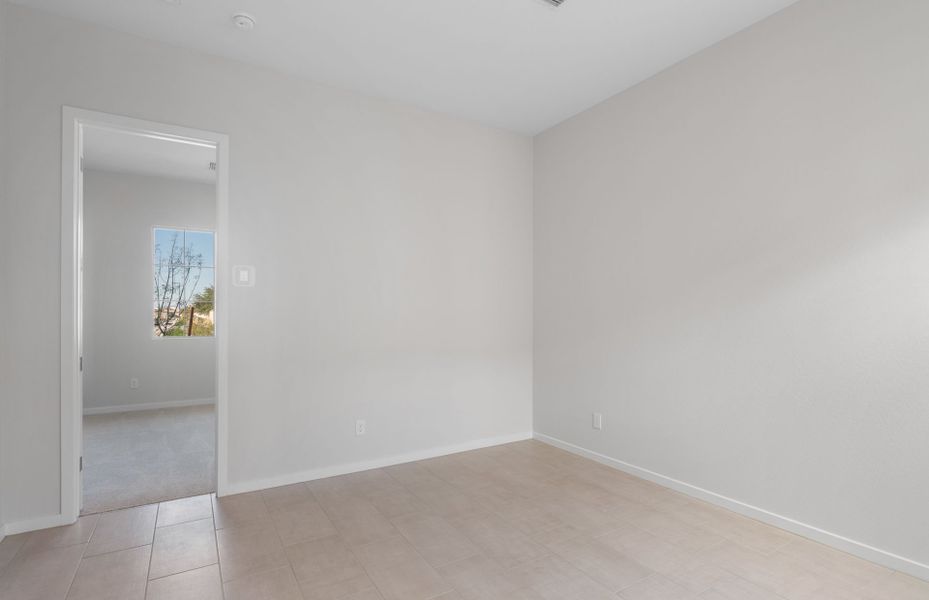 Spacious, unfurnished interior of a new home in Soleo, San Tan Valley (Image 20).