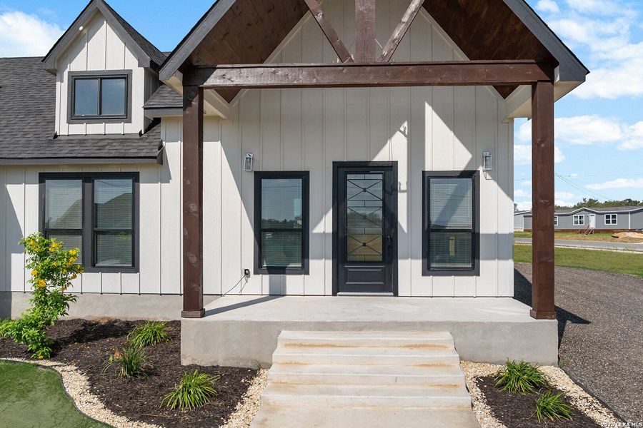 Exterior details and patio area of a home in , Atascosa (Image 26).