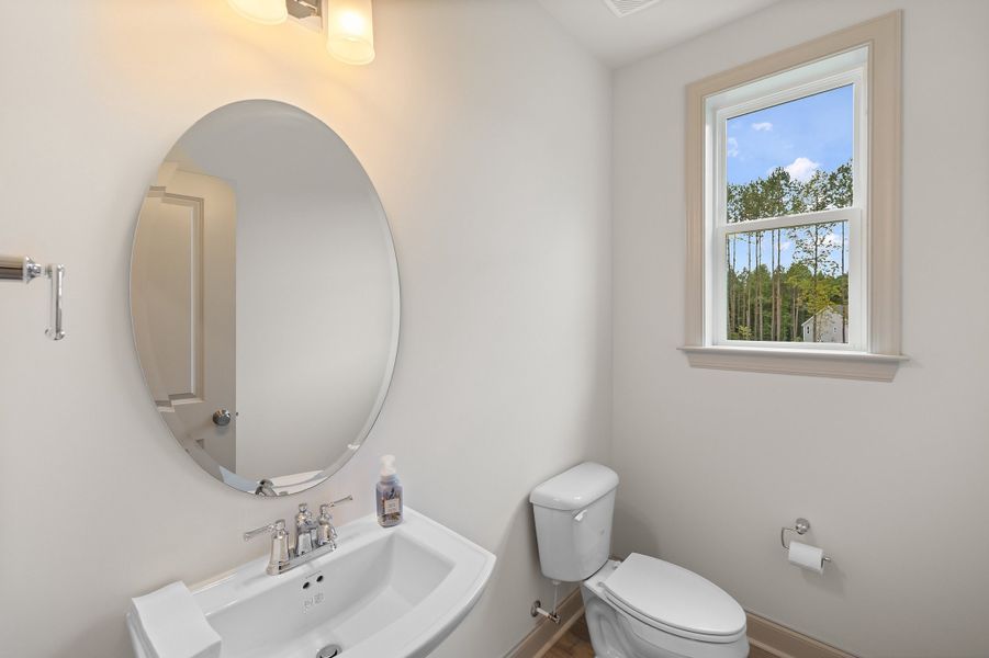 Representative furnished interior of a home built from the The Hampton by RobuckHomes in Baylee Ridge, Selma (Image 120).