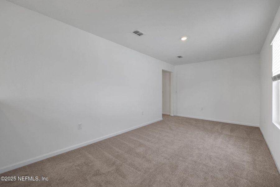Spacious, unfurnished interior of a new home in , Jacksonville (Image 20).