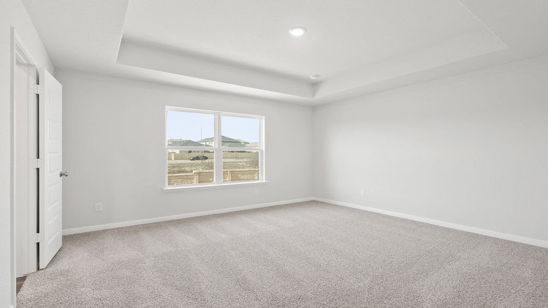 Spacious, unfurnished interior of a new home in Hunters Ranch, San Antonio (Image 20).