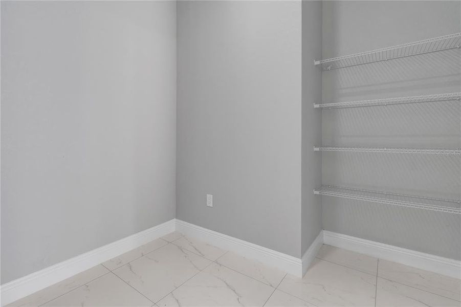 Spacious, unfurnished interior of a new home in , Leesburg (Image 40).