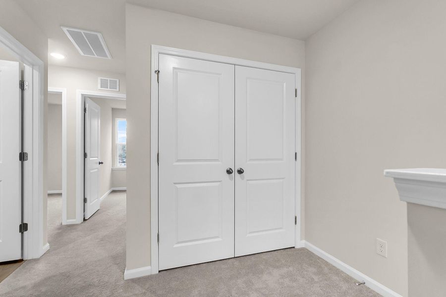 Spacious, unfurnished interior of a new home in , Summerville (Image 32).