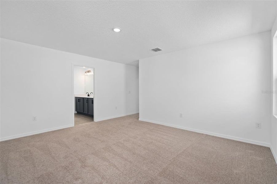 Spacious, unfurnished interior of a new home in Ellington Classical, St. Cloud (Image 14).