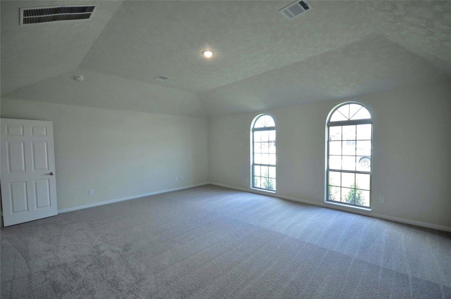 Spacious, unfurnished interior of a new home in Pedregal, League City (Image 28).
