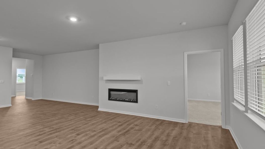 Spacious, unfurnished interior of a new home in East Ridge, Ayden (Image 12).