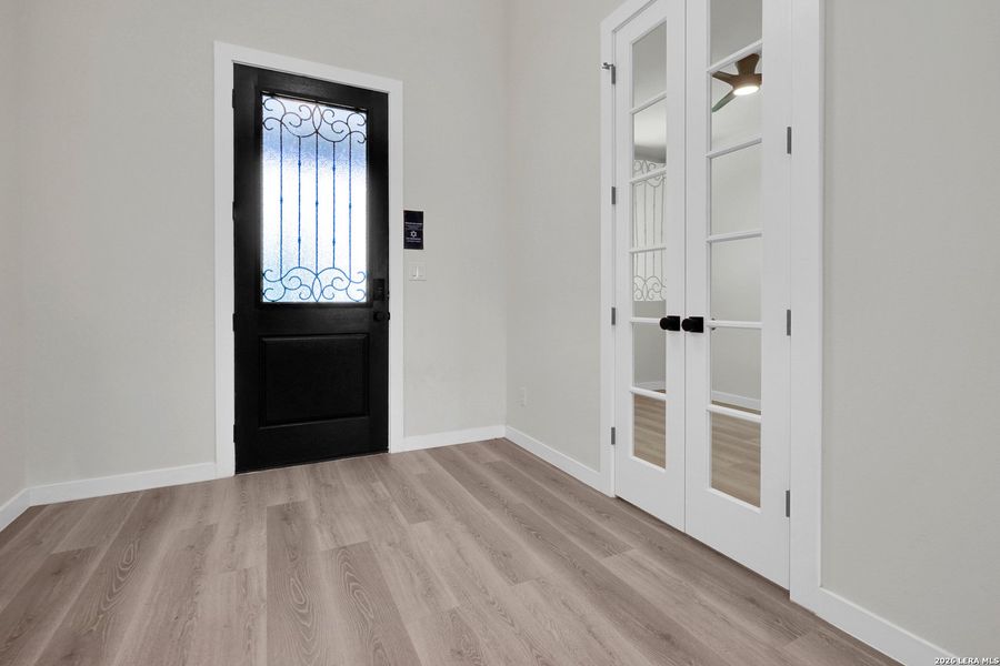 Spacious, unfurnished interior of a new home in , Fischer (Image 17).