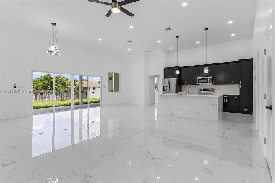 Spacious, unfurnished interior of a new home in , Lehigh Acres (Image 17).