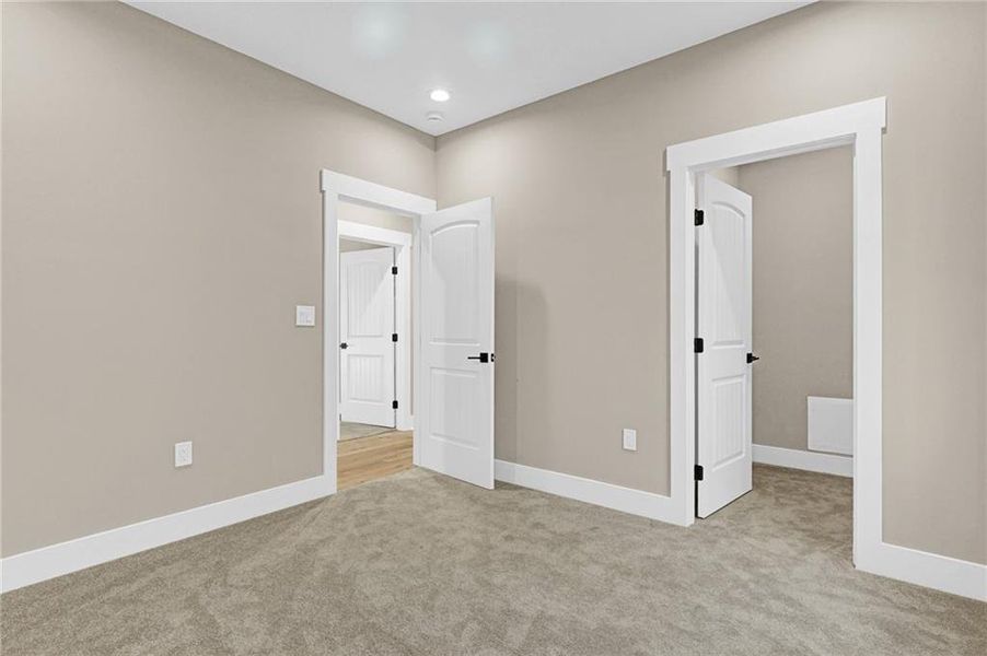 Spacious, unfurnished interior of a new home in , Barnesville (Image 10).
