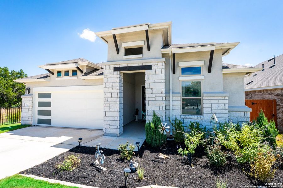 Exterior details and patio area of a home in , New Braunfels (Image 2).