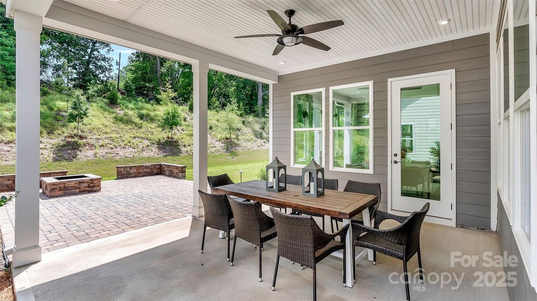 Model photo used for reference