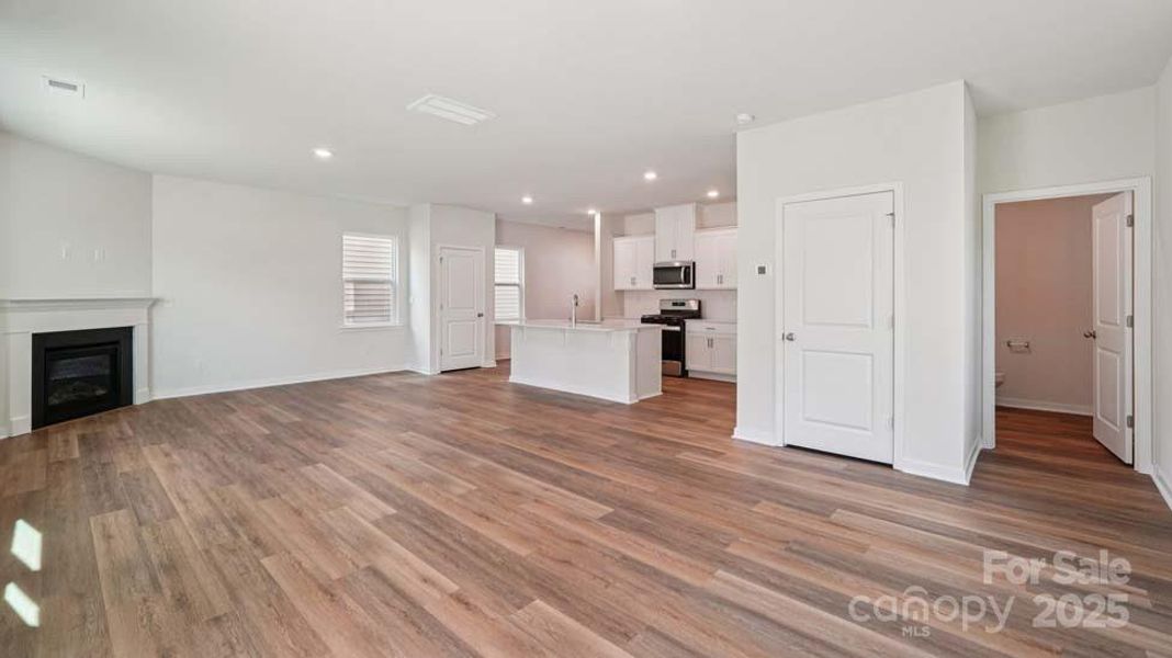 Spacious, unfurnished interior of a new home in Cardinal Creek, Charlotte (Image 14).
