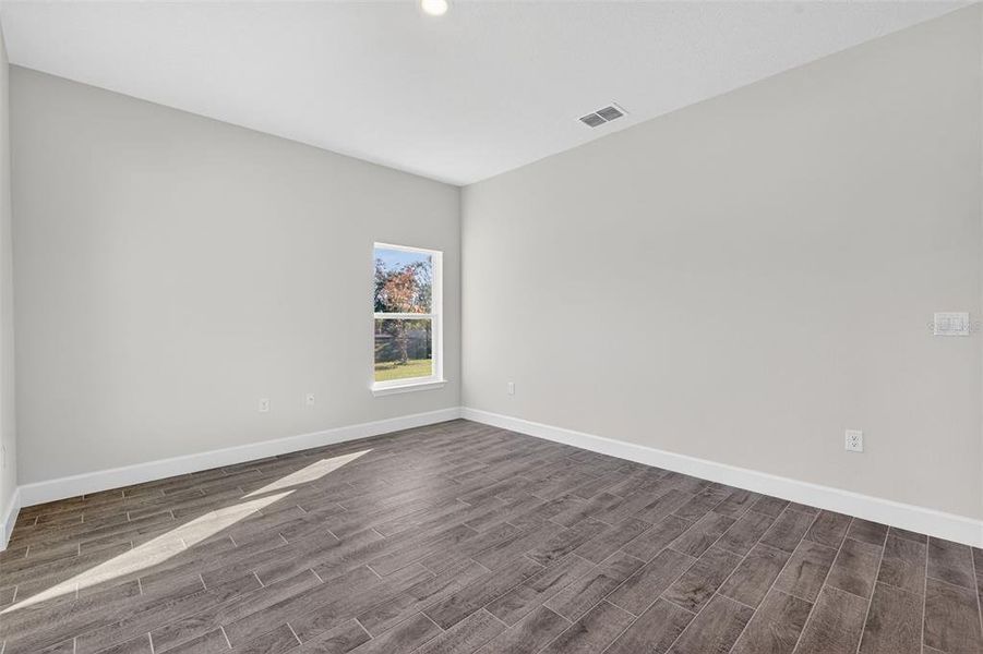 Spacious, unfurnished interior of a new home in Hill Country Estates, Dade City (Image 52).