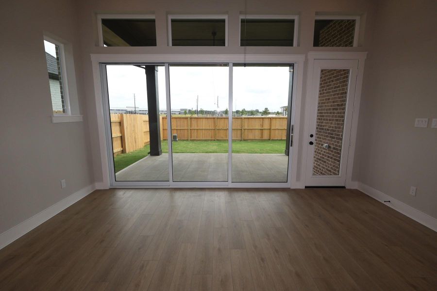 Spacious, unfurnished interior of a new home in Elyson - Reserve Collection, Katy (Image 7).
