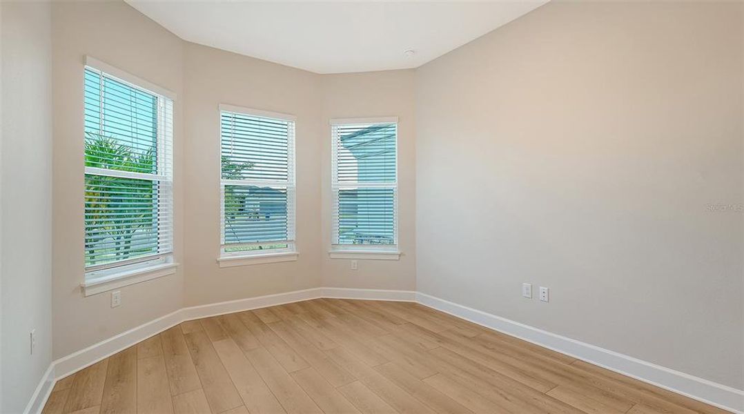 Spacious, unfurnished interior of a new home in Esplanade at Azario Lakewood Ranch, Lakewood Ranch (Image 23).