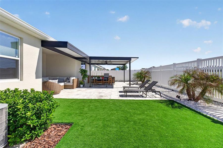 Exterior details and patio area of a home in , Winter Garden (Image 35).