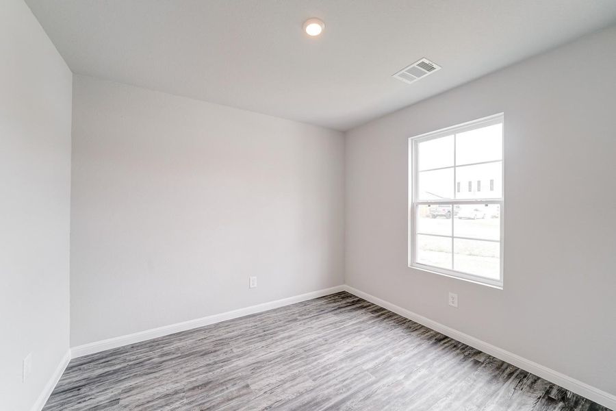 Spacious, unfurnished interior of a new home in Santa Fe, Cleveland (Image 15).
