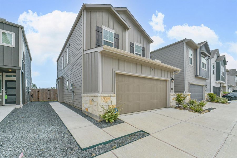 Welcome to your new home in this delightful gated community. Welcome to your new home in this delightful gated community.