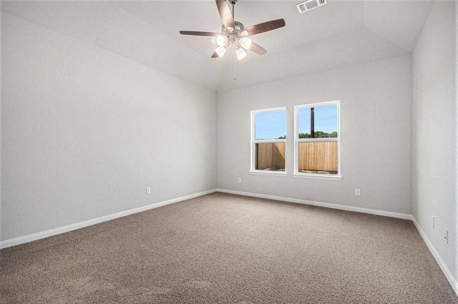 Spacious, unfurnished interior of a new home in , Bay City (Image 20).