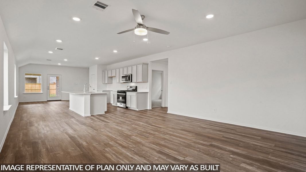 Spacious, unfurnished interior of a new home in Cypress Green, Tomball (Image 13).