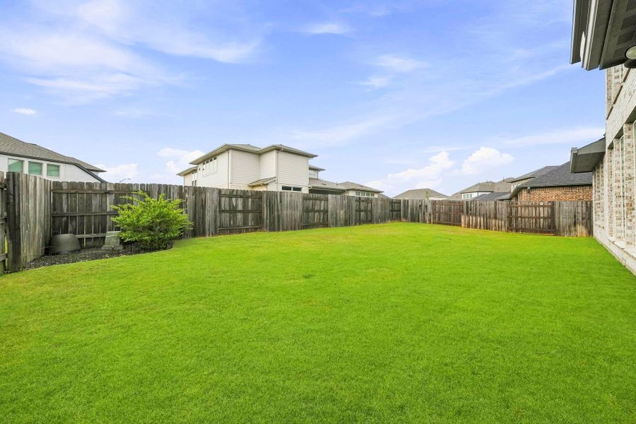 With its generous proportions and endless possibilities, this expansive backyard offers an exceptional canvas for creating a custom outdoor retreat to bring your vision to life.