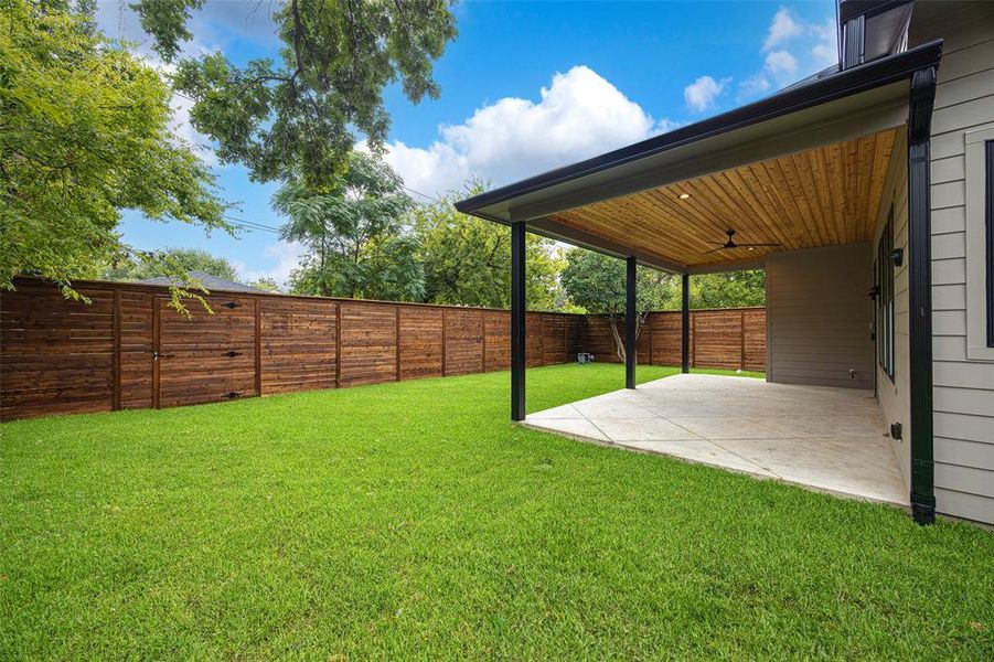Front exterior of a new home in , Dallas, TX, highlighting curb appeal (Image 25). Front exterior of a new home in , Dallas, TX, highlighting curb appeal (Image 25).