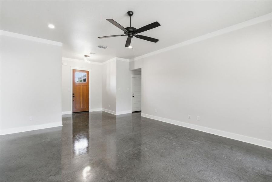 Spacious, unfurnished interior of a new home in , Weatherford (Image 16).