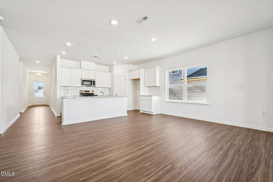 10-web-or-mls-W Crescent Mills Blvd-S311