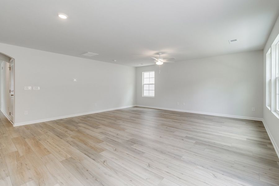 Spacious, unfurnished interior of a new home in Bluefield, Lexington (Image 17).