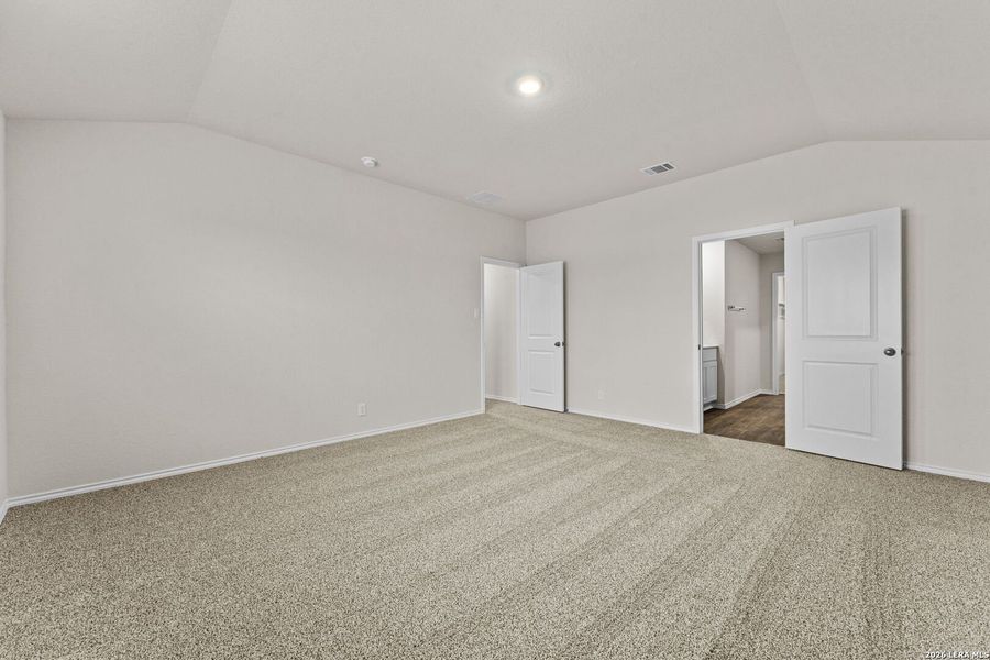 Spacious, unfurnished interior of a new home in Redbird Ranch, San Antonio (Image 20).