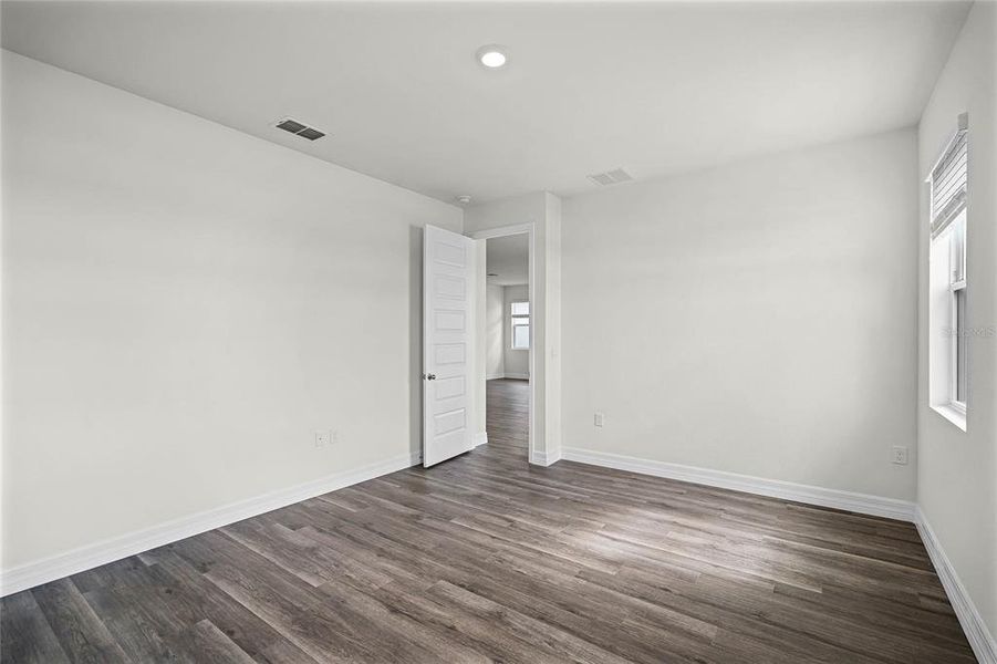 Spacious, unfurnished interior of a new home in Lakes of Mount Dora, Mount Dora (Image 11).